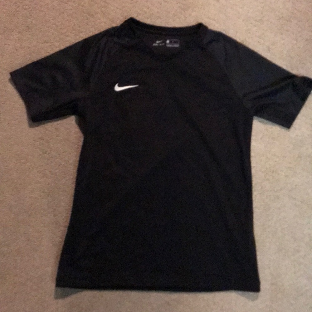 Black Nike dri fit short sleeve